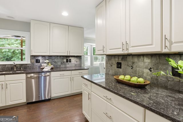 250 Hollyridge Way, Roswell, GA 30076