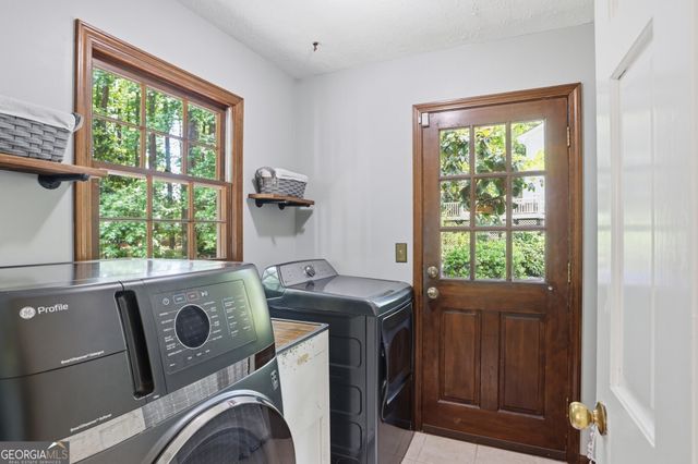 250 Hollyridge Way, Roswell, GA 30076