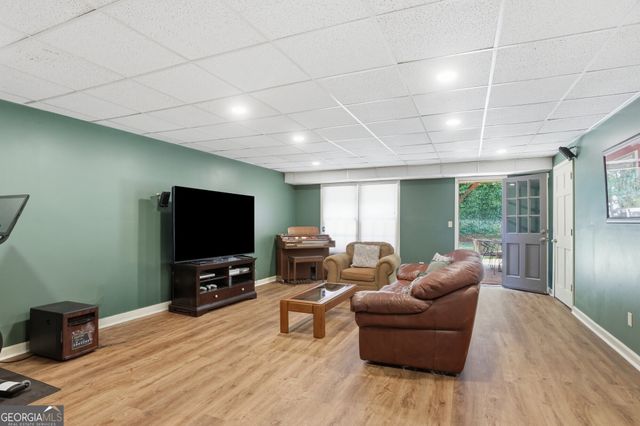 250 Hollyridge Way, Roswell, GA 30076
