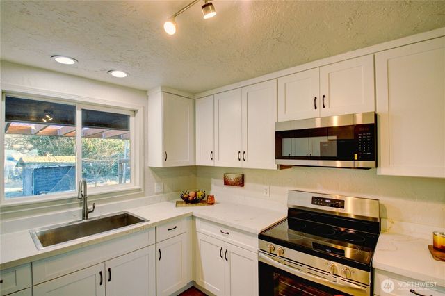 8739 F and S Grade Rd, Sedro Woolley, WA 98284