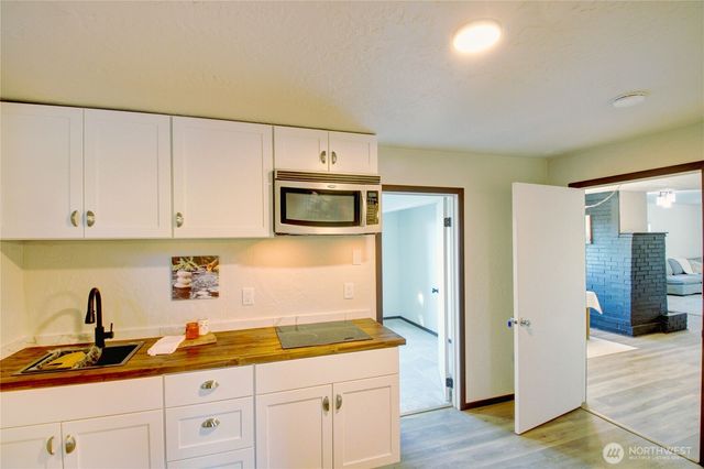 8739 F and S Grade Rd, Sedro Woolley, WA 98284