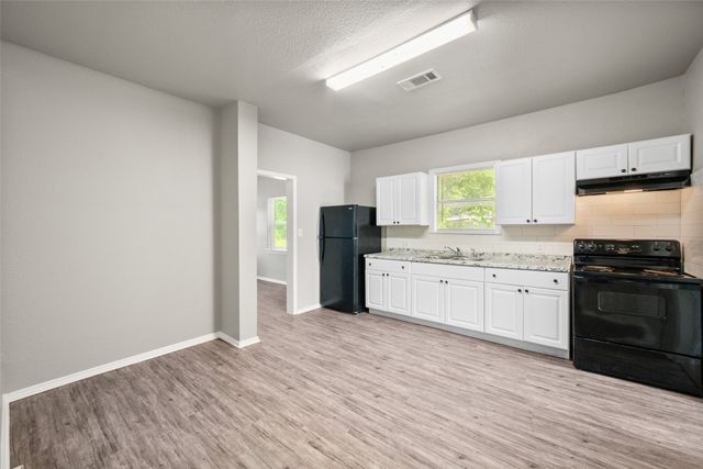 517 S 3rd Street, Corsicana, TX 75110