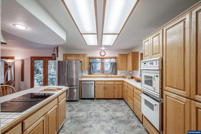 40009 Griggs Dr, Lebanon, OR 97355
