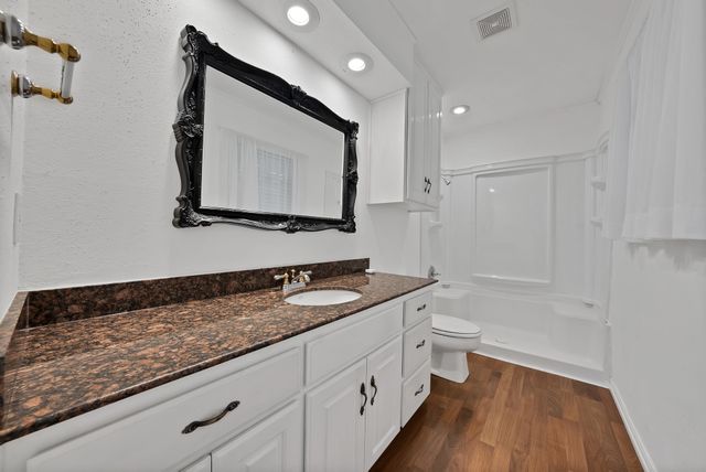 1008 Loch Lomond Drive, Arlington, TX 76012