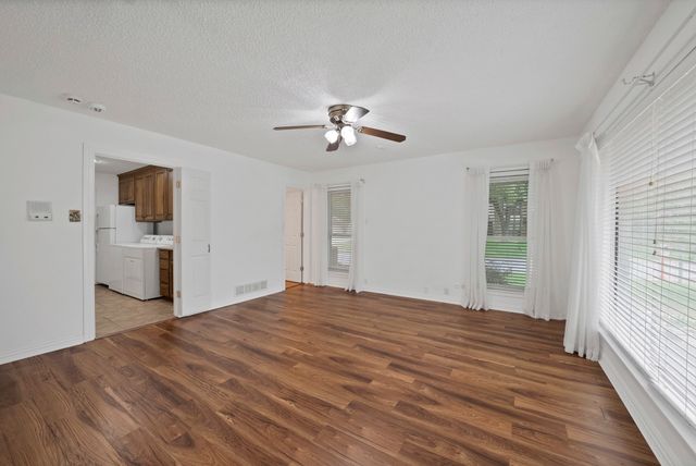 1008 Loch Lomond Drive, Arlington, TX 76012