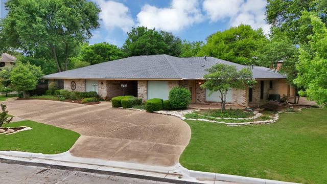 1008 Loch Lomond Drive, Arlington, TX 76012