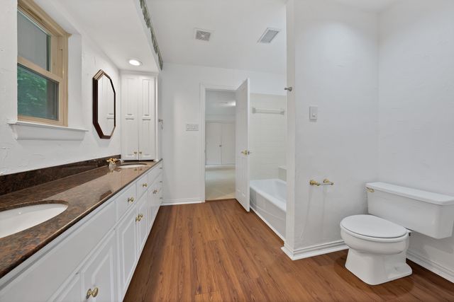 1008 Loch Lomond Drive, Arlington, TX 76012