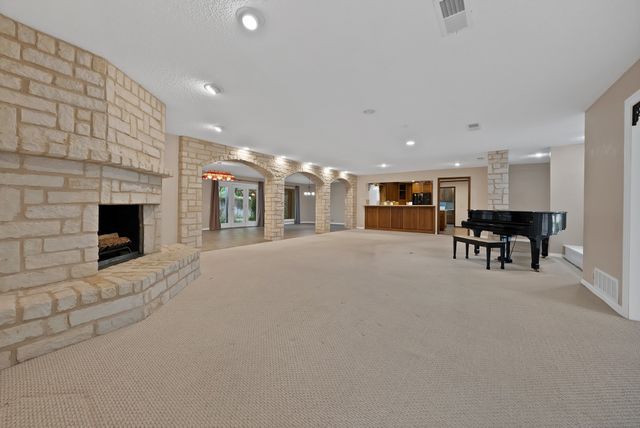 1008 Loch Lomond Drive, Arlington, TX 76012