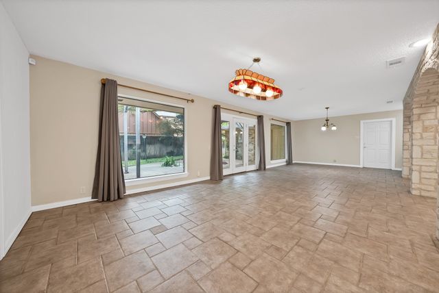 1008 Loch Lomond Drive, Arlington, TX 76012