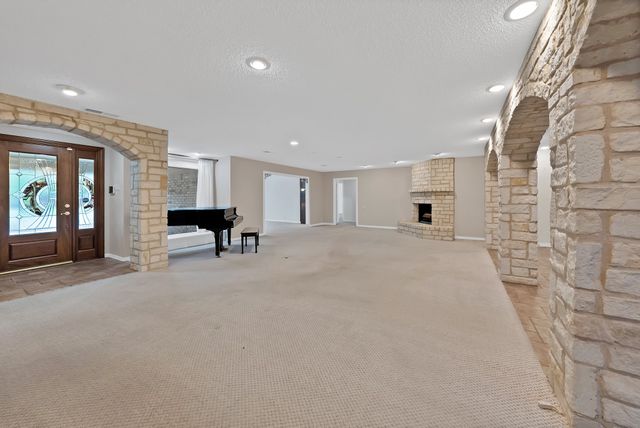 1008 Loch Lomond Drive, Arlington, TX 76012