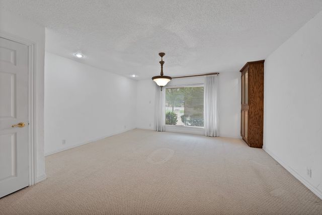 1008 Loch Lomond Drive, Arlington, TX 76012