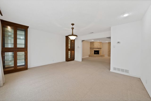 1008 Loch Lomond Drive, Arlington, TX 76012