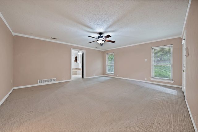 1008 Loch Lomond Drive, Arlington, TX 76012