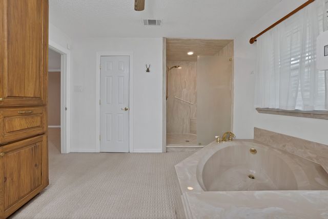 1008 Loch Lomond Drive, Arlington, TX 76012