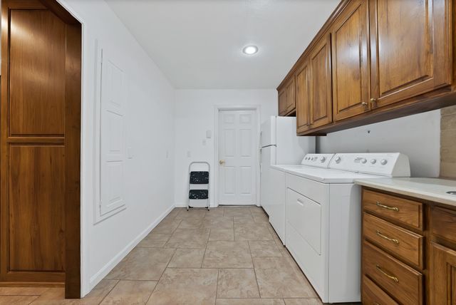 1008 Loch Lomond Drive, Arlington, TX 76012