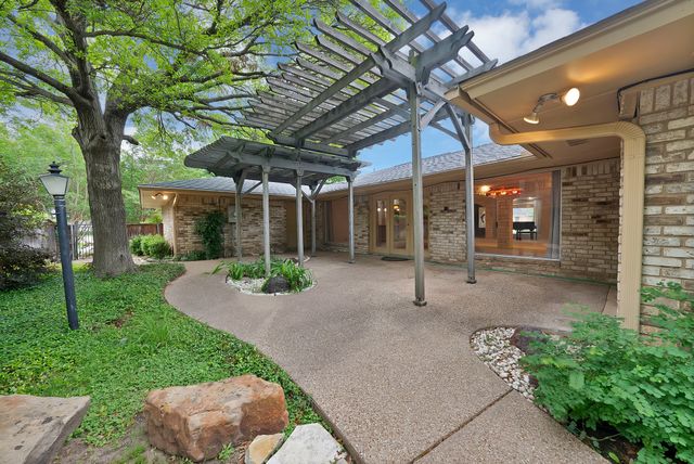 1008 Loch Lomond Drive, Arlington, TX 76012