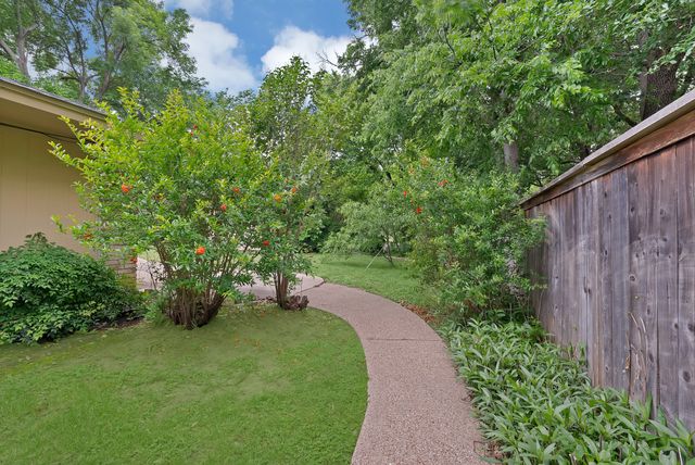 1008 Loch Lomond Drive, Arlington, TX 76012