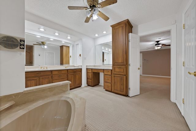 1008 Loch Lomond Drive, Arlington, TX 76012