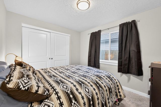 949 NW Upas Avenue, Redmond, OR 97756