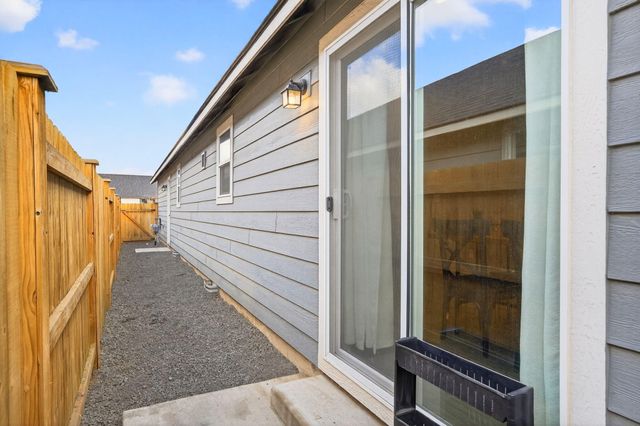 949 NW Upas Avenue, Redmond, OR 97756