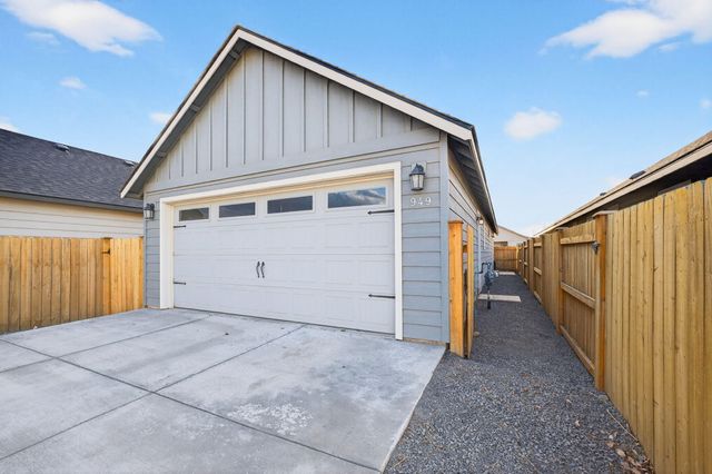 949 NW Upas Avenue, Redmond, OR 97756