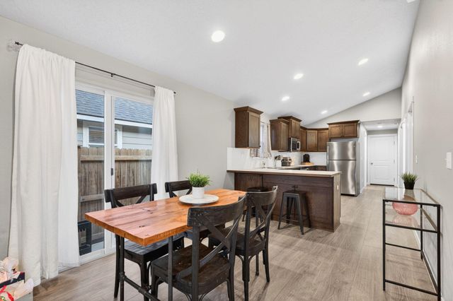 949 NW Upas Avenue, Redmond, OR 97756