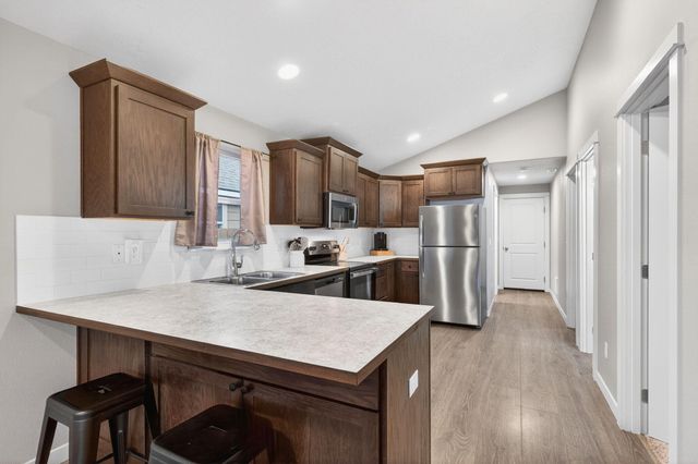 949 NW Upas Avenue, Redmond, OR 97756