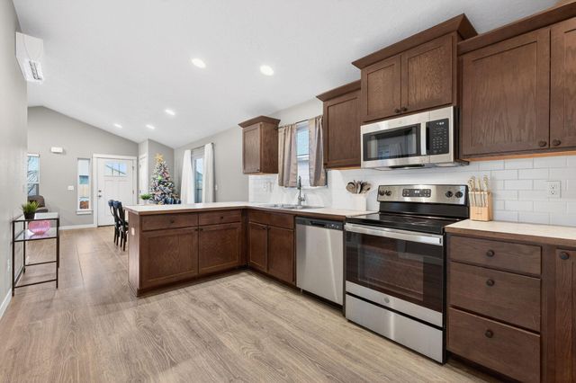 949 NW Upas Avenue, Redmond, OR 97756