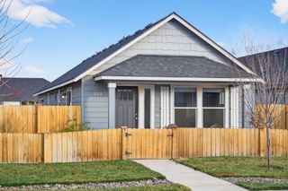 949 NW Upas Avenue, Redmond, OR 97756