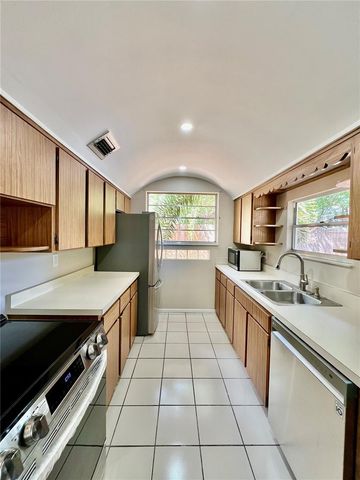 1208 E HANNA AVENUE, Tampa, FL 33604