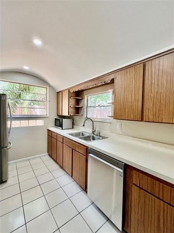 1208 E HANNA AVENUE, Tampa, FL 33604