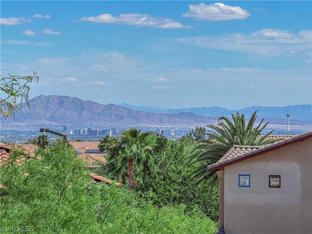 608 Highland Bluff Way, Las Vegas, NV 89138