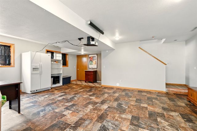 1255 Pacific Street, Ely, IA 52227