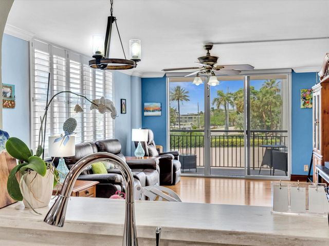 1147 Hillsboro Mile 201, Hillsboro Beach, FL 33062