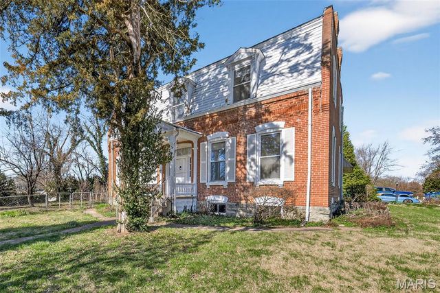 16 Maple Street, St Peters, MO 63376