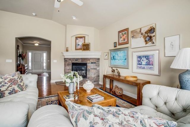 3845 NW CIMARRON Street, Lee's Summit, MO 64064