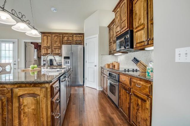 3845 NW CIMARRON Street, Lee's Summit, MO 64064