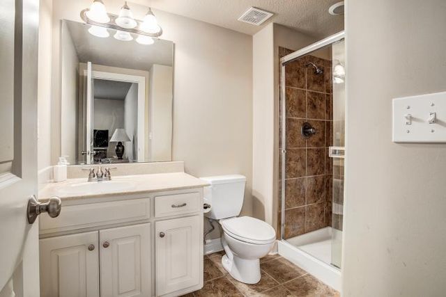 3845 NW CIMARRON Street, Lee's Summit, MO 64064