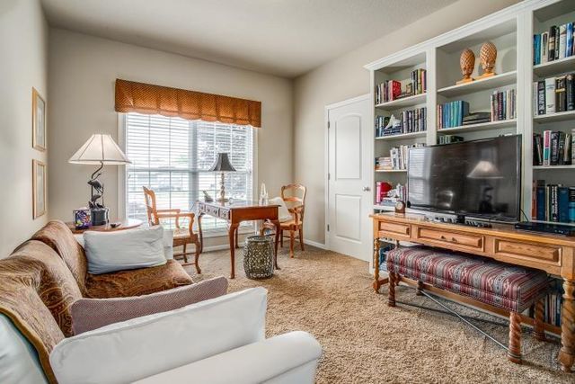 3845 NW CIMARRON Street, Lee's Summit, MO 64064