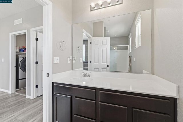 300 Coolcrest Dr, Oakley, CA 94561