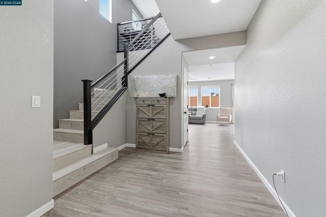 300 Coolcrest Dr, Oakley, CA 94561