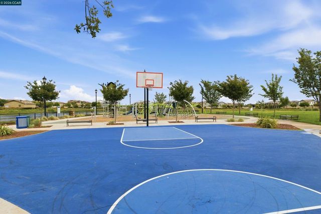 300 Coolcrest Dr, Oakley, CA 94561