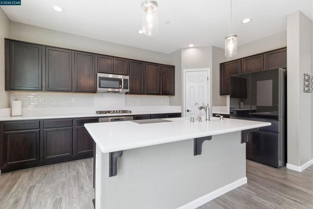 300 Coolcrest Dr, Oakley, CA 94561