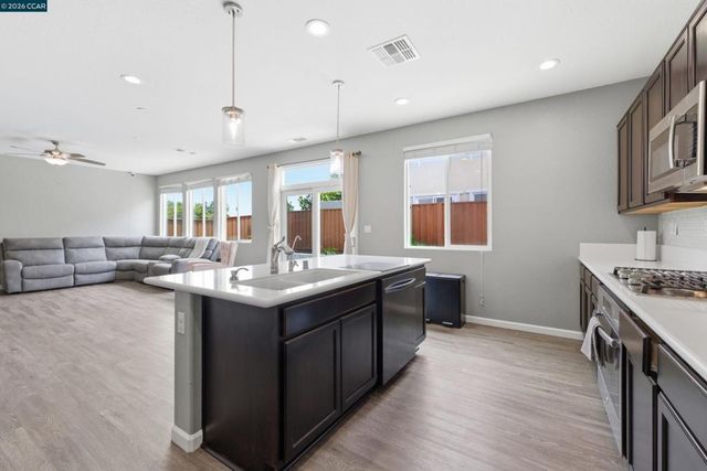300 Coolcrest Dr, Oakley, CA 94561