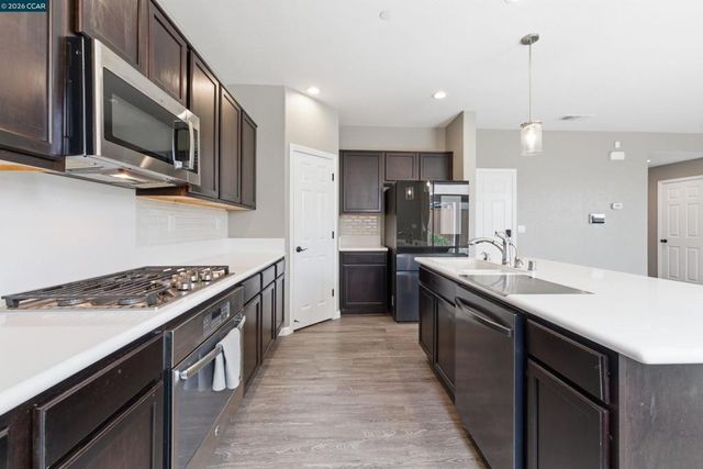 300 Coolcrest Dr, Oakley, CA 94561