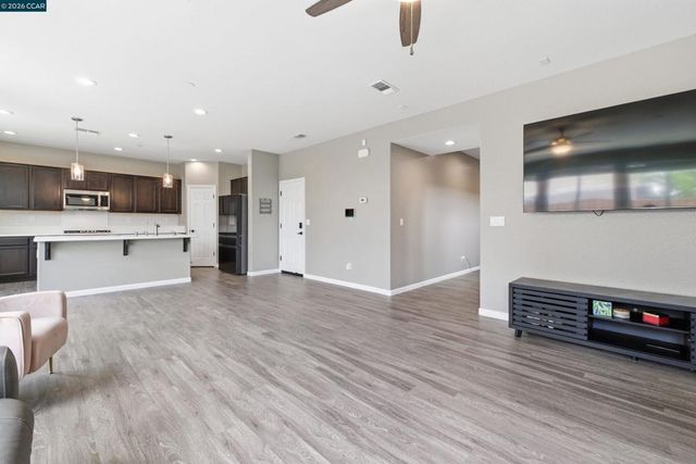 300 Coolcrest Dr, Oakley, CA 94561
