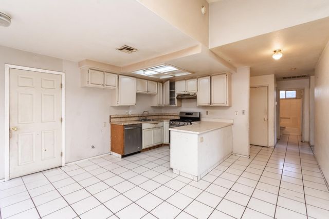 421 Lindsay Ave, Sacramento, CA 95838