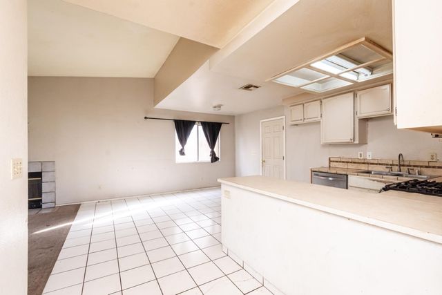 421 Lindsay Ave, Sacramento, CA 95838