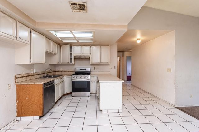 421 Lindsay Ave, Sacramento, CA 95838