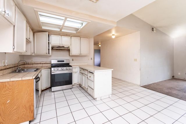 421 Lindsay Ave, Sacramento, CA 95838